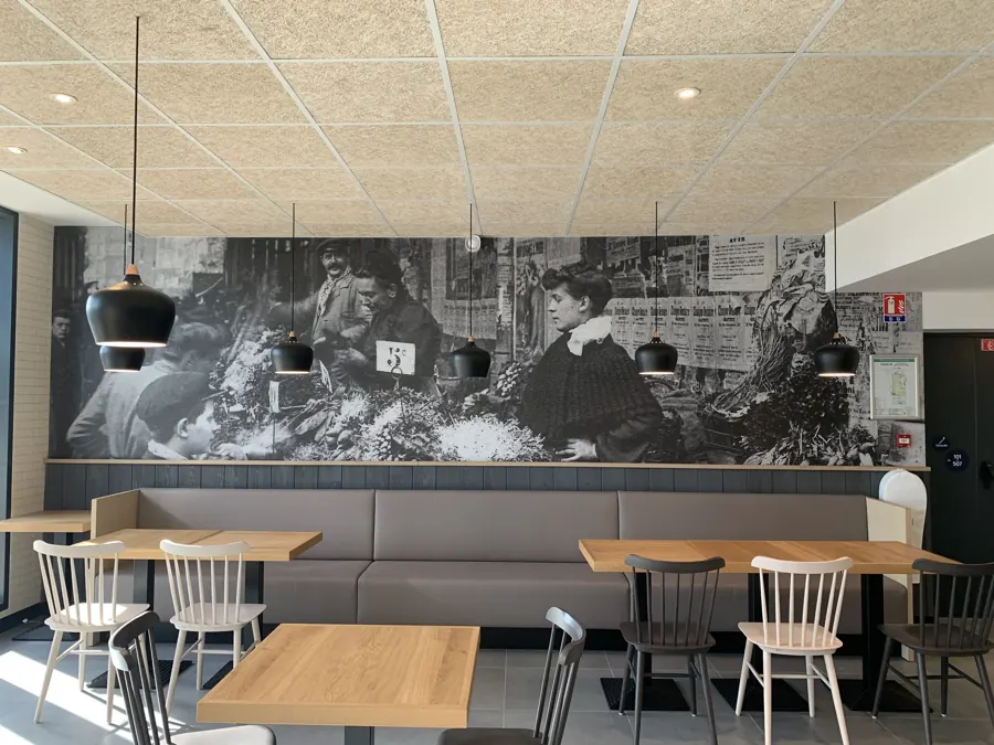 Hôtel Campanile, Rungis : toile murale imprimée noir et blanc, salle de restaurant