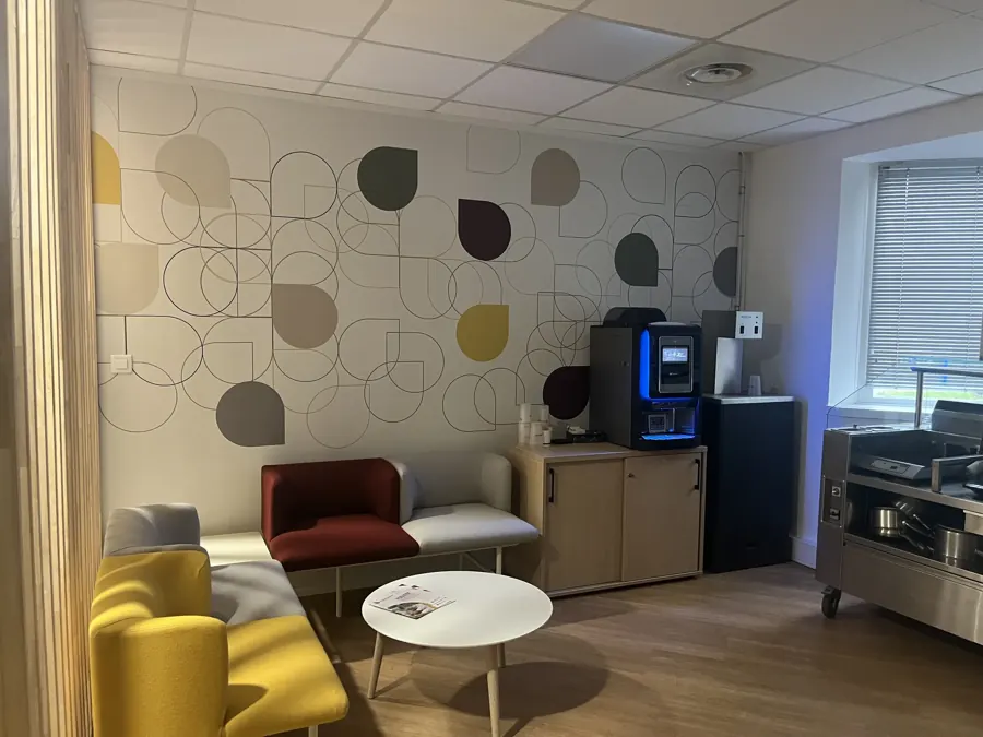 Bureaux, espace détente : décor mural imprimé, motif géométrique