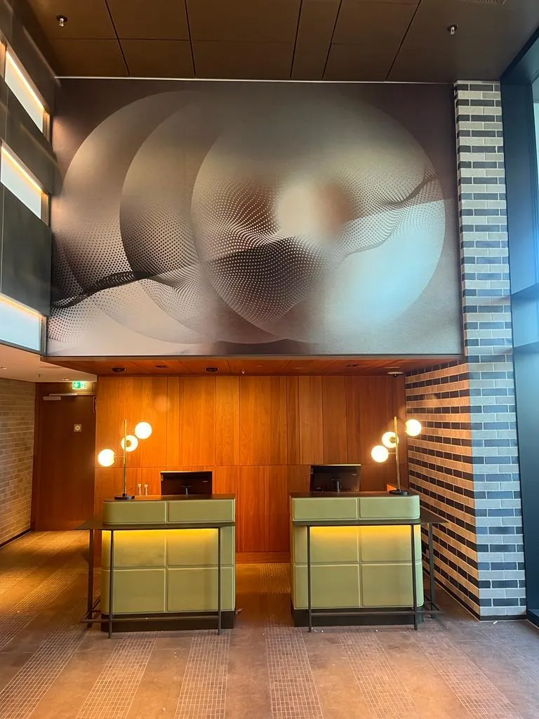 Hôtel Marriott, Munich : panneau Dibond imprimé grand format, réception double hauteur