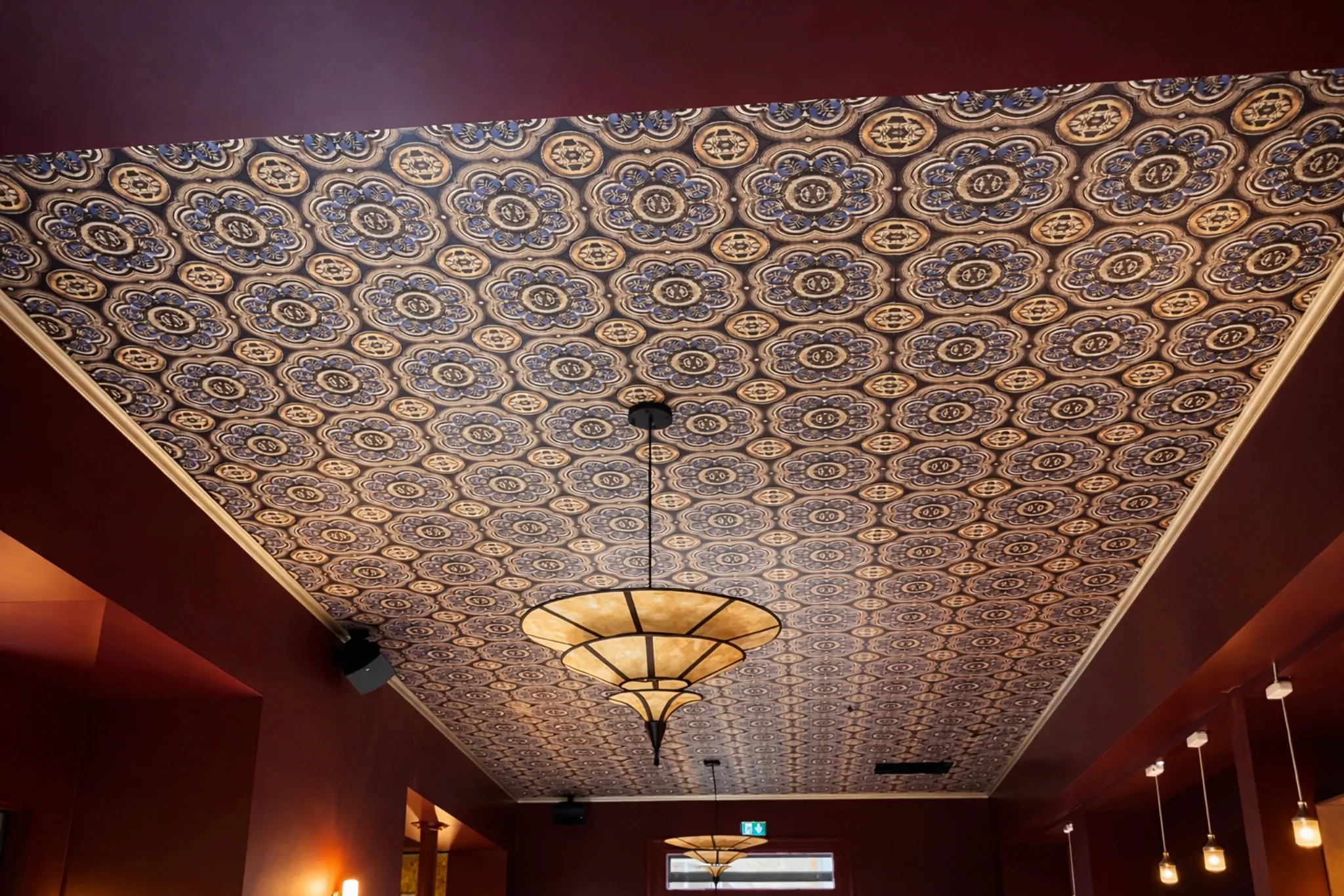 Restaurant Kubaba, Paris : plafond en toile encollée imprimée, motif oriental