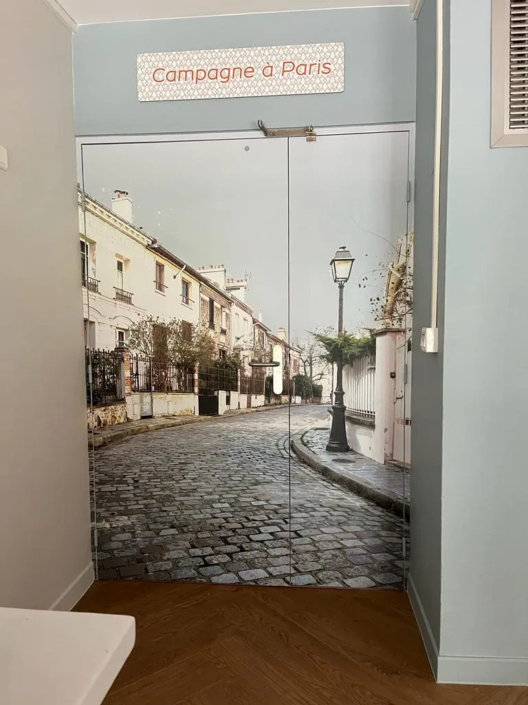 Porte habillée en vinyle imprimé trompe-l'œil