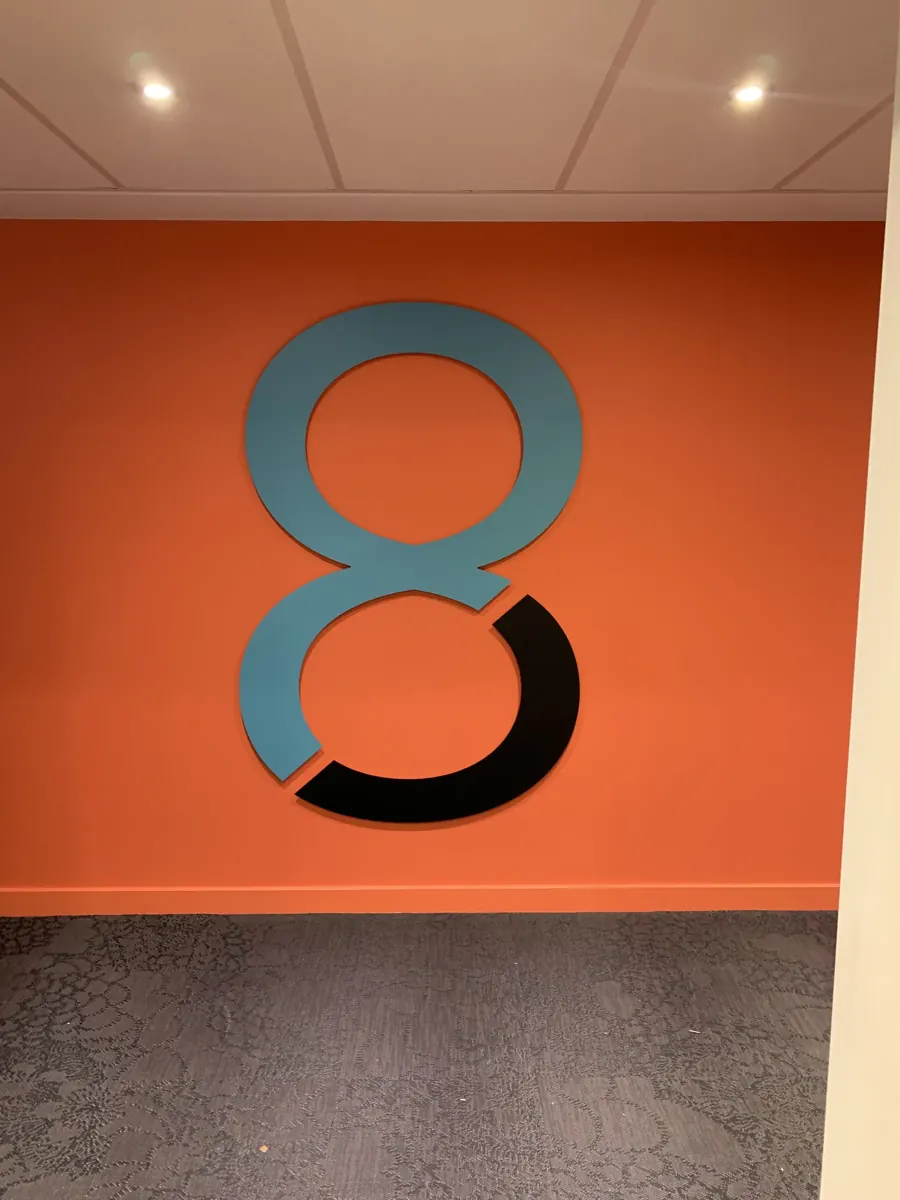 Bureaux : numéro d'étage géant en relief